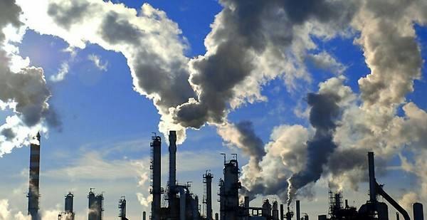 全球每天消耗大量化石燃料,那么地球重量是不是在逐年減小?